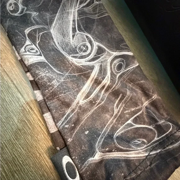 Oakley Black Embossed Case with Patterned Pouch - Picture 6 of 8